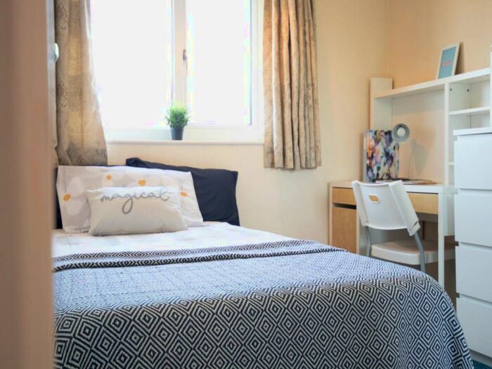 5 Bedroom House To Rent In Mead Way, Canterbury, Kent, CT2