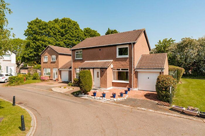3 Bedroom Semi-detached Villa For Sale In Gyle Park Gardens, Edinburgh, EH12