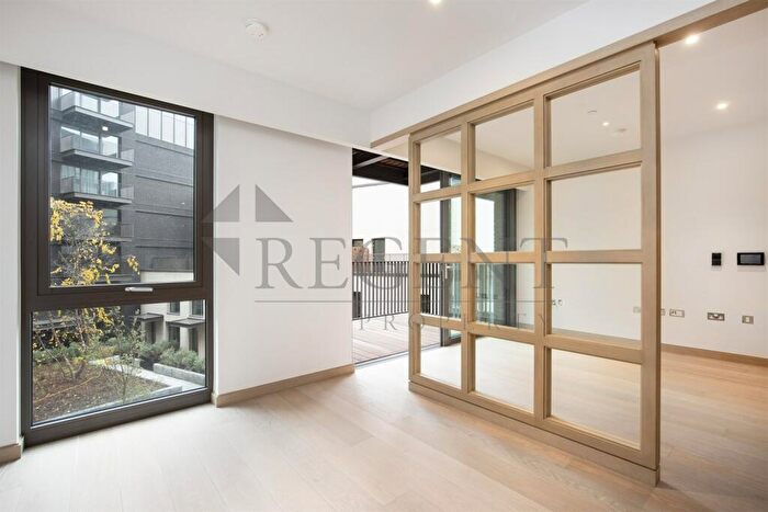 Apartment To Rent In Legacy Building, Viaduct Gardens, SW11