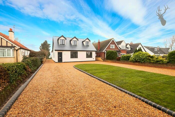 4 Bedroom Detached House For Sale In Lindsey Street, Epping, CM16