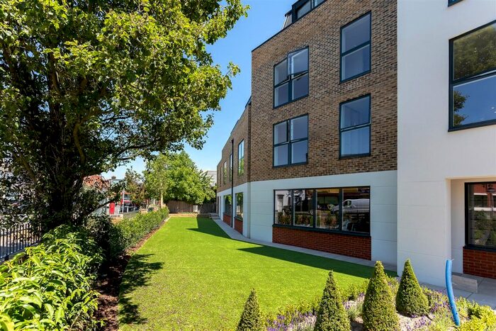 Studio For Sale In High Street, Egham, TW20