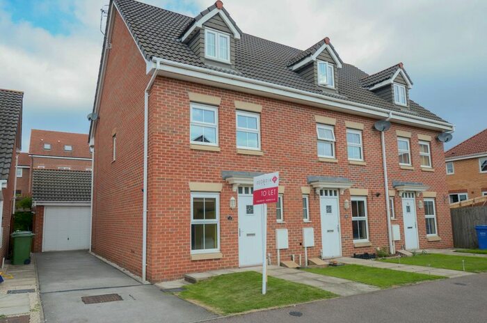 3 Bedroom Town House To Rent In Hough Close, Chesterfield S40