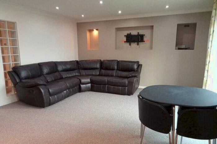 2 Bedroom Flat To Rent In Central Way, Warrington, WA2