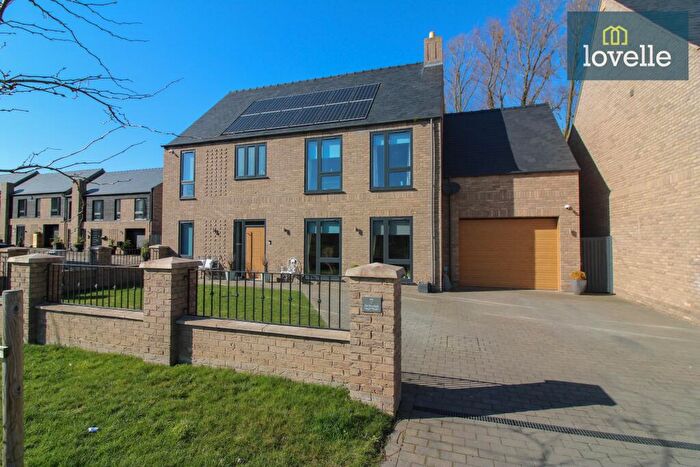 5 Bedroom Detached House For Sale In The Riverbank, Louth, LN11