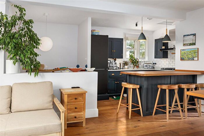 1 Bedroom Flat For Sale In Warnborough Road, Oxford, Oxfordshire, OX2