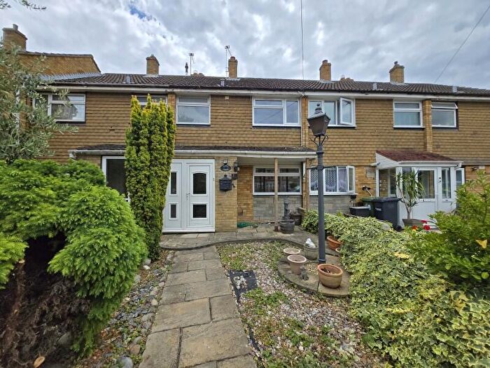 3 Bedroom Terraced House To Rent In Berkley Avenue, Waltham Cross, EN8