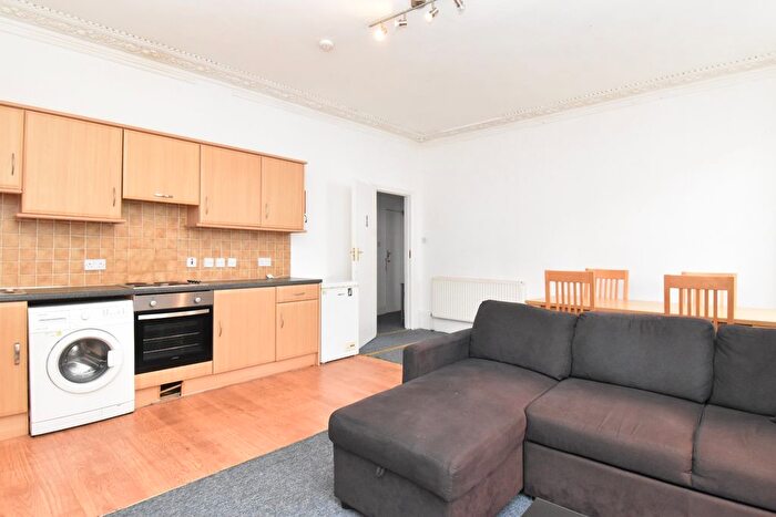 2 Bedroom Flat To Rent In Church Street, Falmouth, TR11
