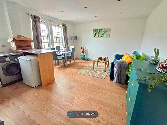 2 Bedroom Flat To Rent In George St, Aberdeen, AB25