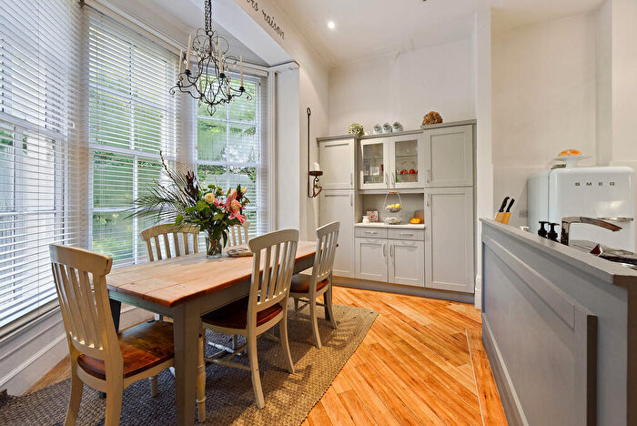 2 Bedroom Apartment For Sale In Beech House Rayleigh Road Brentwood Essex, CM13