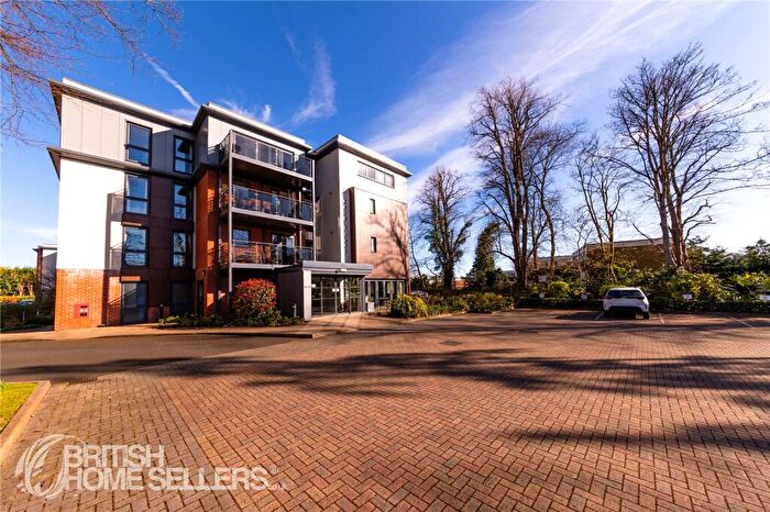 2 Bedroom Apartment For Sale In Hampton Lane, Solihull, West Midlands, B91