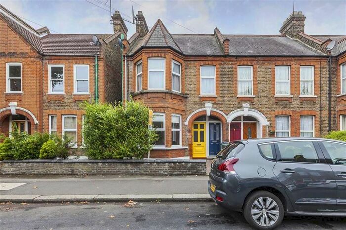 2 Bedroom Flat To Rent In Blyth Road, Walthamstow, London, E17