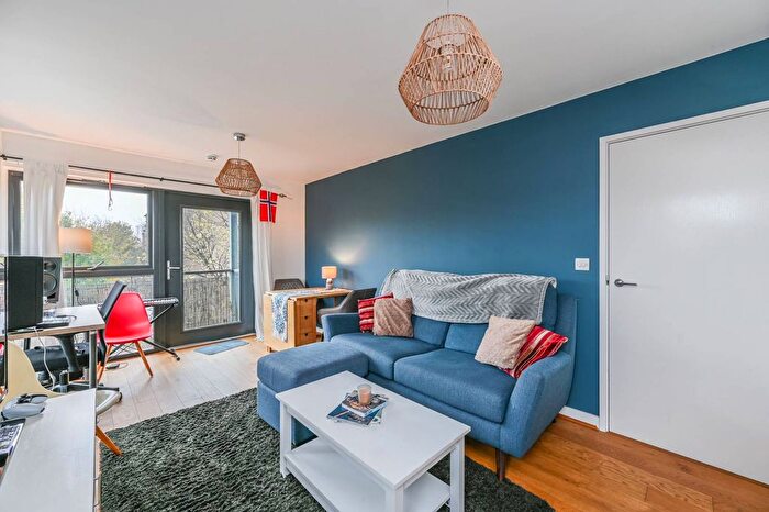 2 Bedroom Flat For Sale In Coade Court, Paradise Road, Clapham, London, SW4