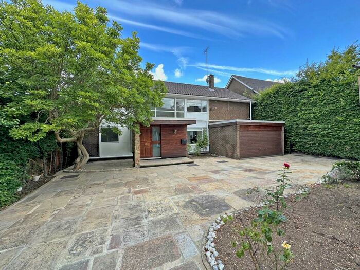 5 Bedroom Detached House To Rent In Neville Drive, Hampstead Garden Suburb, N2