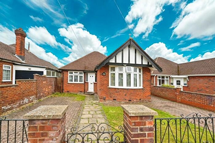3 Bedroom Detached House For Sale In Welbury Avenue, Luton, LU3