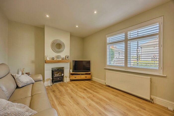 2 Bedroom End Of Terrace House For Sale In Northborough Road, London, SW16