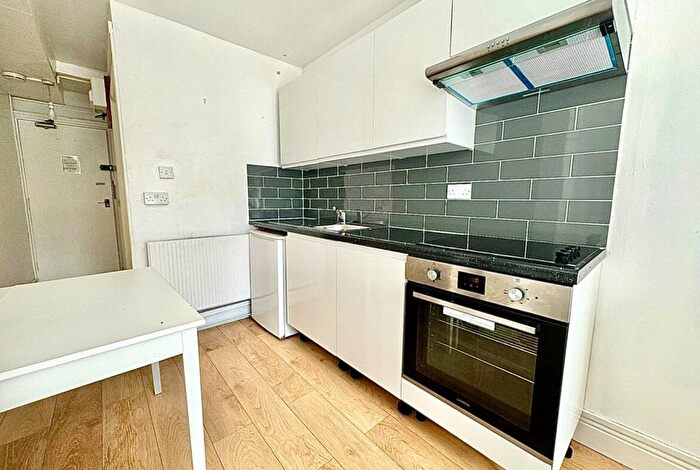 Studio To Rent In Kember Street, London, N1