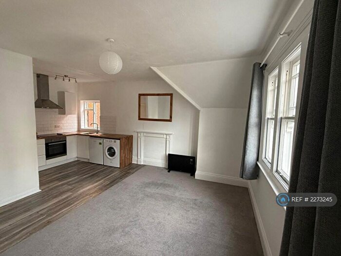 1 Bedroom Flat To Rent In Alastair Court, Eastbourne, BN21