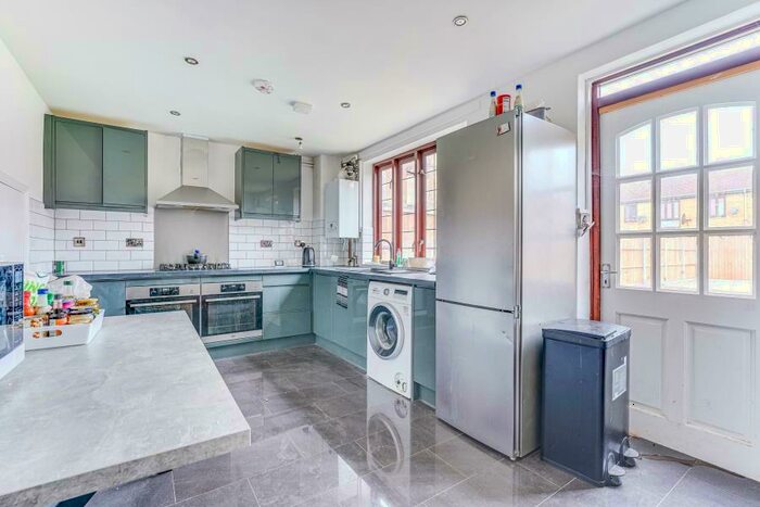 4 Bedroom Terraced House To Rent In Pearson Street, Shoreditch, E2