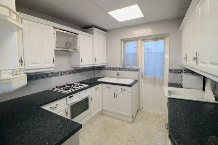 3 Bedroom Terraced House To Rent In Baker Street, Enfield, EN1
