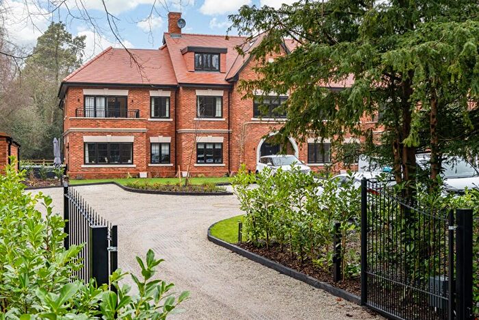 2 Bedroom Apartment For Sale In New Road, Digswell, Hertfordshire, AL6