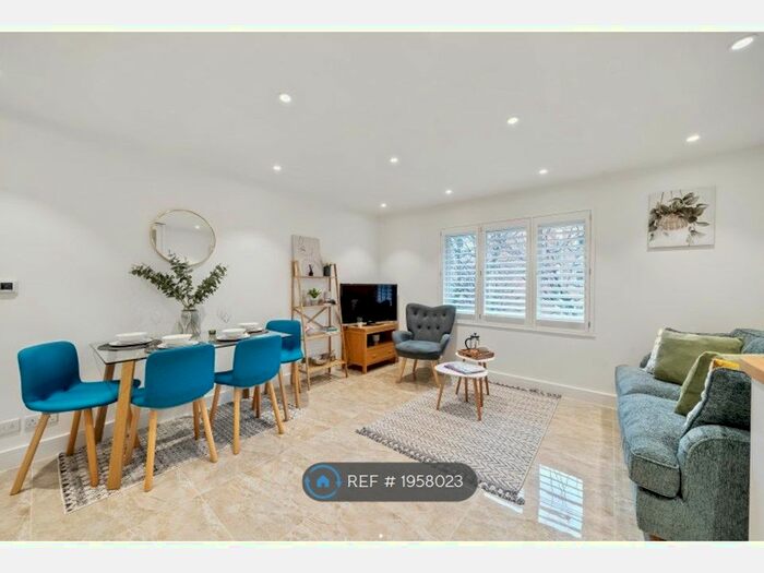 1 Bedroom Flat To Rent In Henley Drive, London, SE1