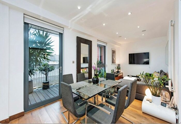 2 Bedroom Flat For Sale In Tooting High Street, London, Tooting Broadway, London, SW17