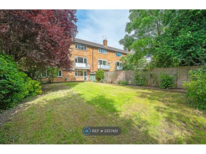 2 Bedroom Flat To Rent In Poplar Walk, London, SE24