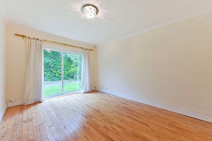 2 Bedroom Flat To Rent In The Downs, Wimbledon, London, SW20