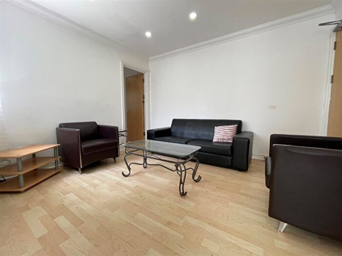 3 Bedroom Apartment To Rent In The Walk, Roath, Cardiff, CF24