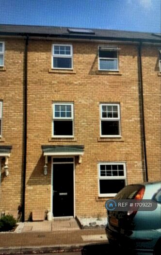 4 Bedroom Terraced House To Rent In Renwick Drive, Bromley, BR2