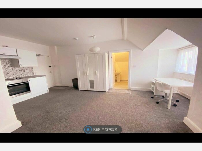 1 Bedroom Flat To Rent In Queens Park Gardens, Bournemouth BH8