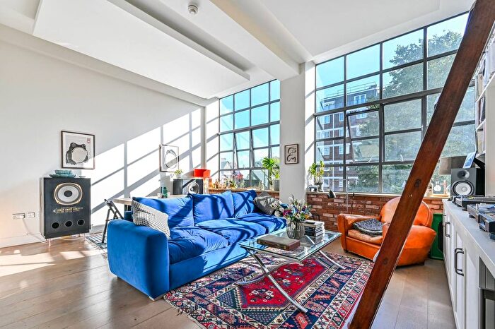 2 Bedroom Flat To Rent In Chatham Place, Hackney, London, E9