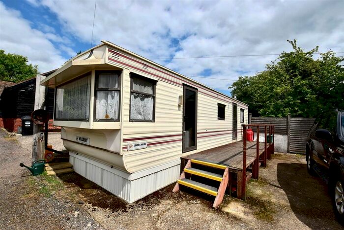 2 Bedroom Property To Rent In Whitewood Lane, South Godstone, Godstone, RH9