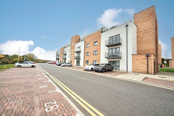 2 Bedroom Flat For Sale In Juneberry Apartments, Cypress Road, Luton, Bedfordshire, LU1
