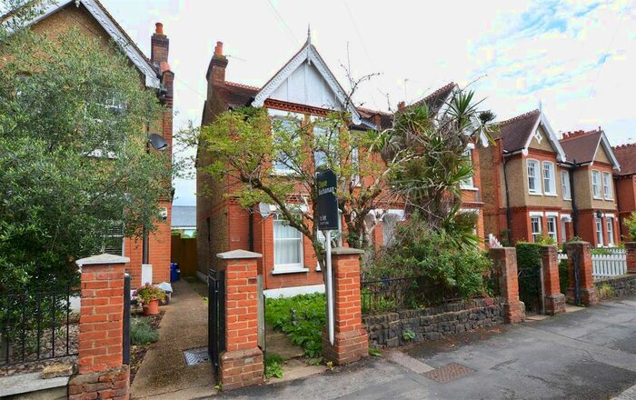 2 Bedroom Flat To Rent In Princes Road, Teddington, TW11