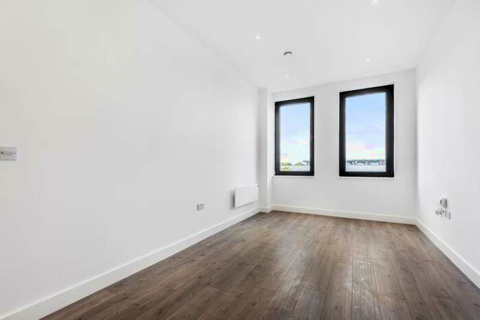 Apartment To Rent In Bracknell, Berkshire, RG12