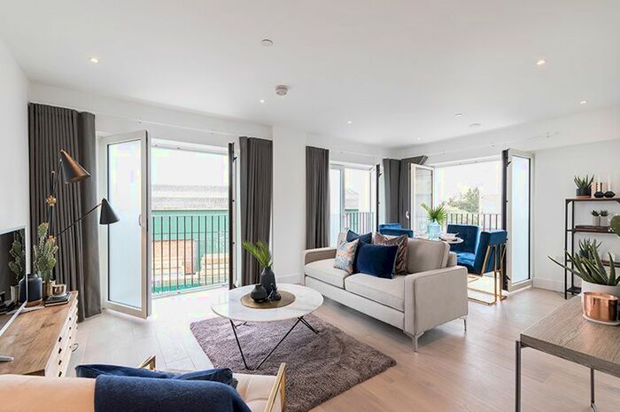 2 Bedroom Flat To Rent In Exchange Gardens, Vauxhall, London, SW8