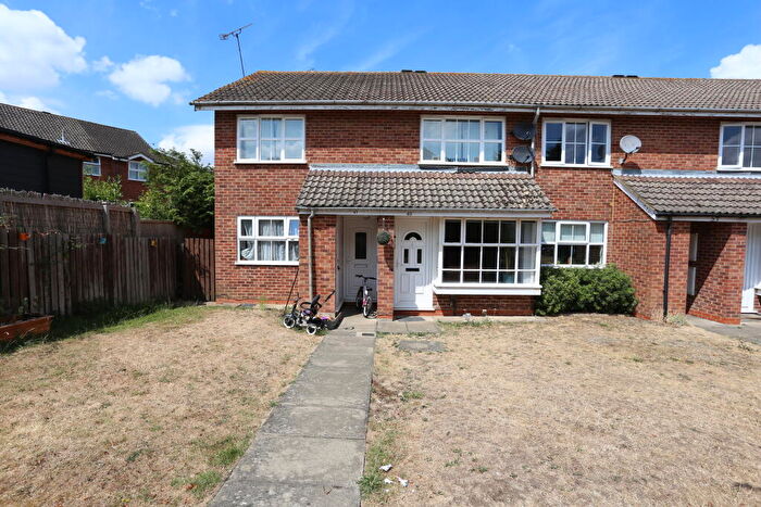 2 Bedroom Maisonette To Rent In Dunbar Drive, Woodley, Reading, Berkshire, RG5