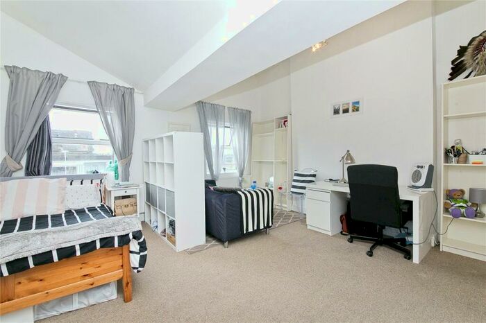 Flat To Rent In Royal College Street, Camden Town, NW1