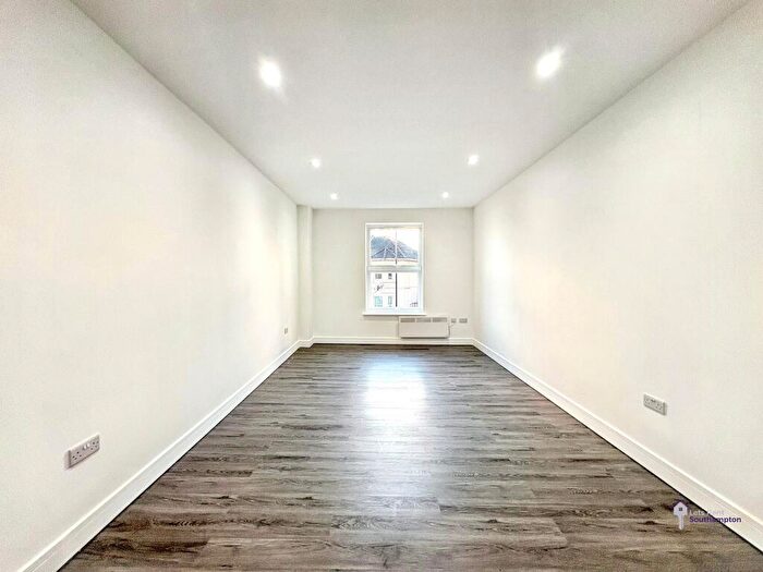 1 Bedroom Flat To Rent In Shirley Road, SO15