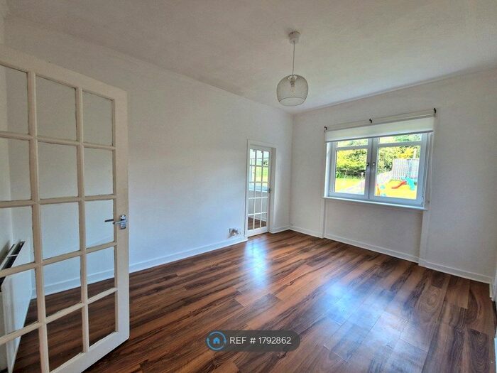 3 Bedroom Flat To Rent In Dundee Drive, Glasgow, G52