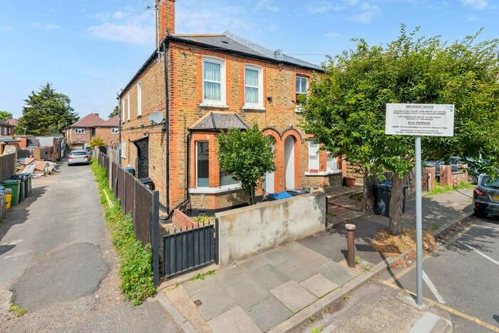 2 Bedroom Flat To Rent In Chatham Road, Norbiton, Kingston Upon Thames, KT1