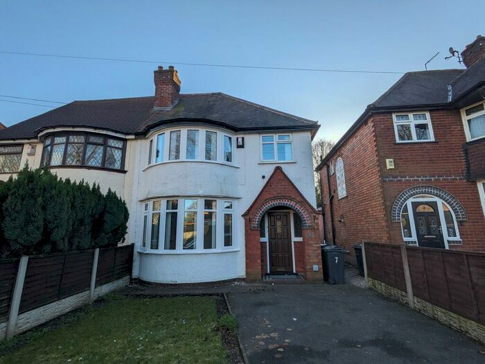 3 Bedroom Semi-Detached House To Rent In Woodford Green Road, Hall Green, Birmingham, B28