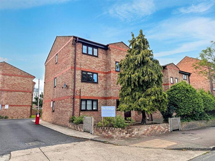 1 Bedroom Apartment For Sale In Chobham Road, London, E15