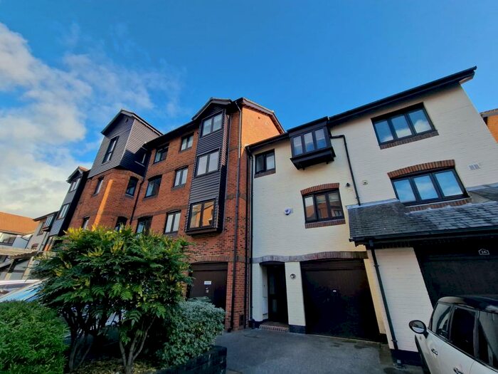 3 Bedroom Town House To Rent In Channel Way, Ocean Village, SO14