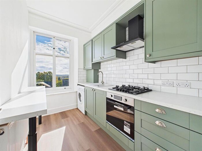 3 Bedroom Flat To Rent In Fulwood Road, Broomhill, Sheffield, S10