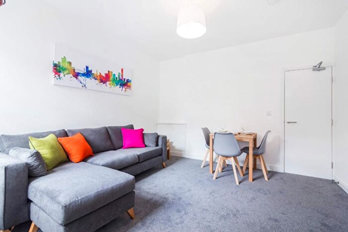 3 Bedroom Flat To Rent In Coniston Street, Salford, Manchester, M6