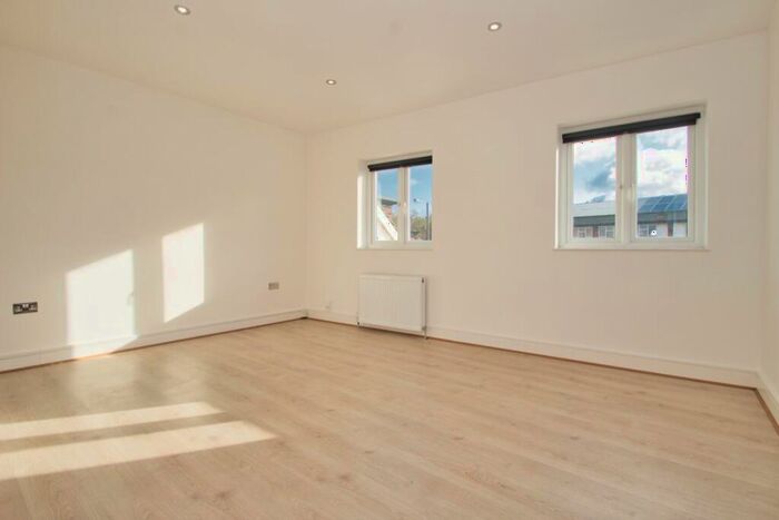 3 Bedroom Flat To Rent In Roxeth House, Shaftesbury Avenue, Harrow, HA2