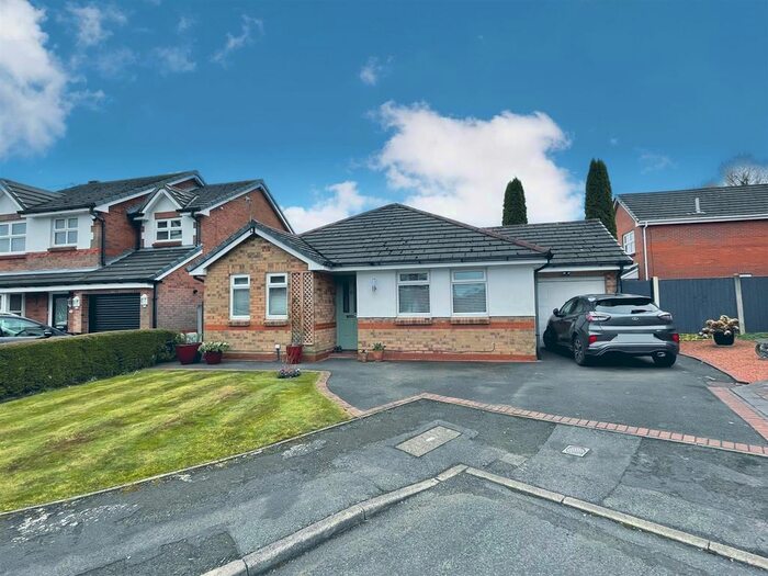 2 Bedroom Detached Bungalow For Sale In Bratton Close, Wigan, WN3