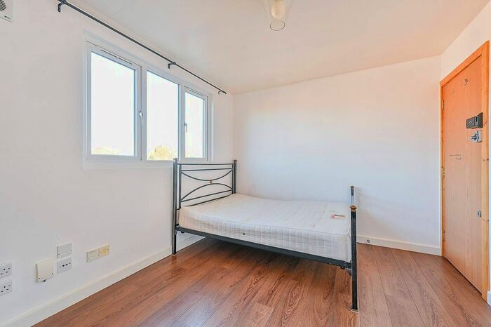 Studio To Rent In Gunnersbury Lane, Gunnersbury, London, W3